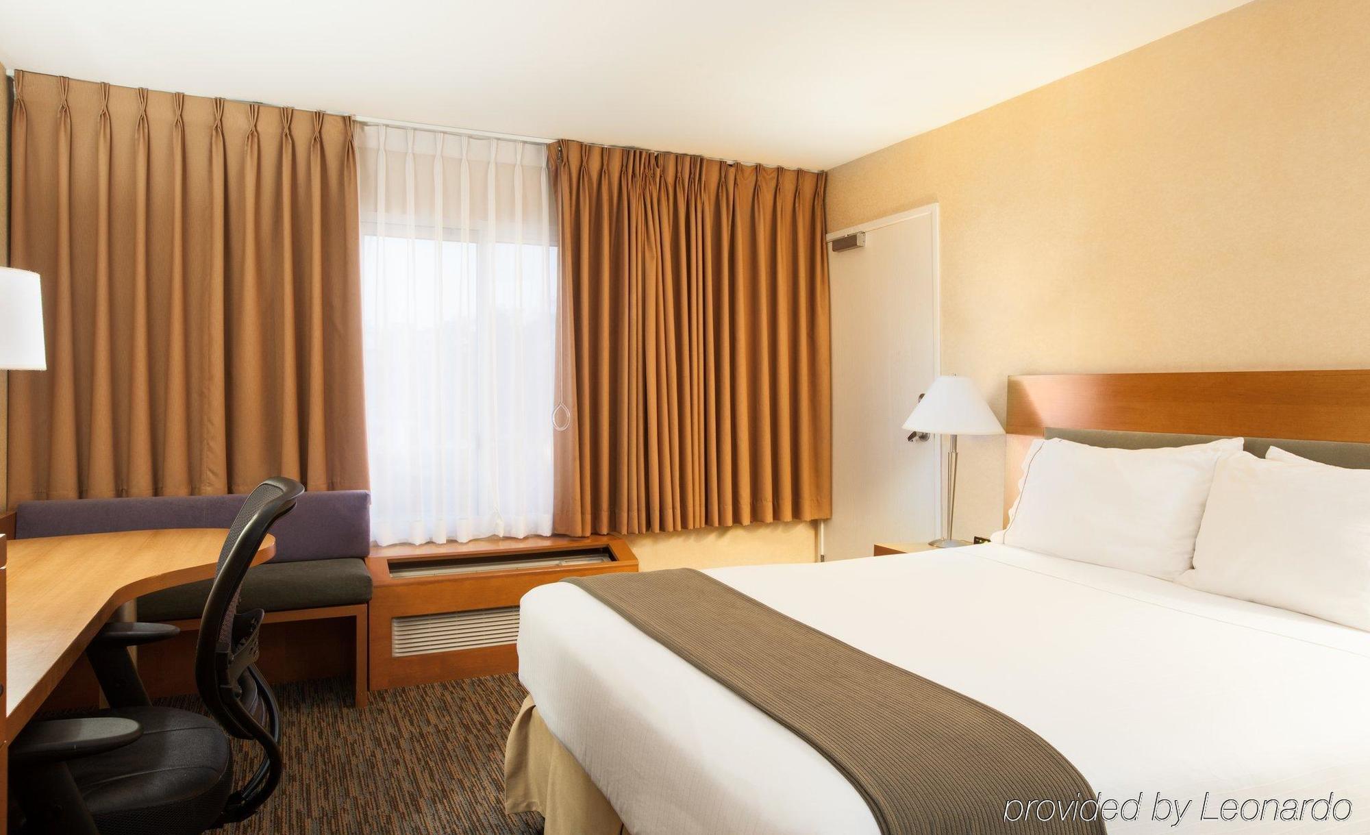 Holiday Inn Express West Los Angeles By Ihg Exterior photo