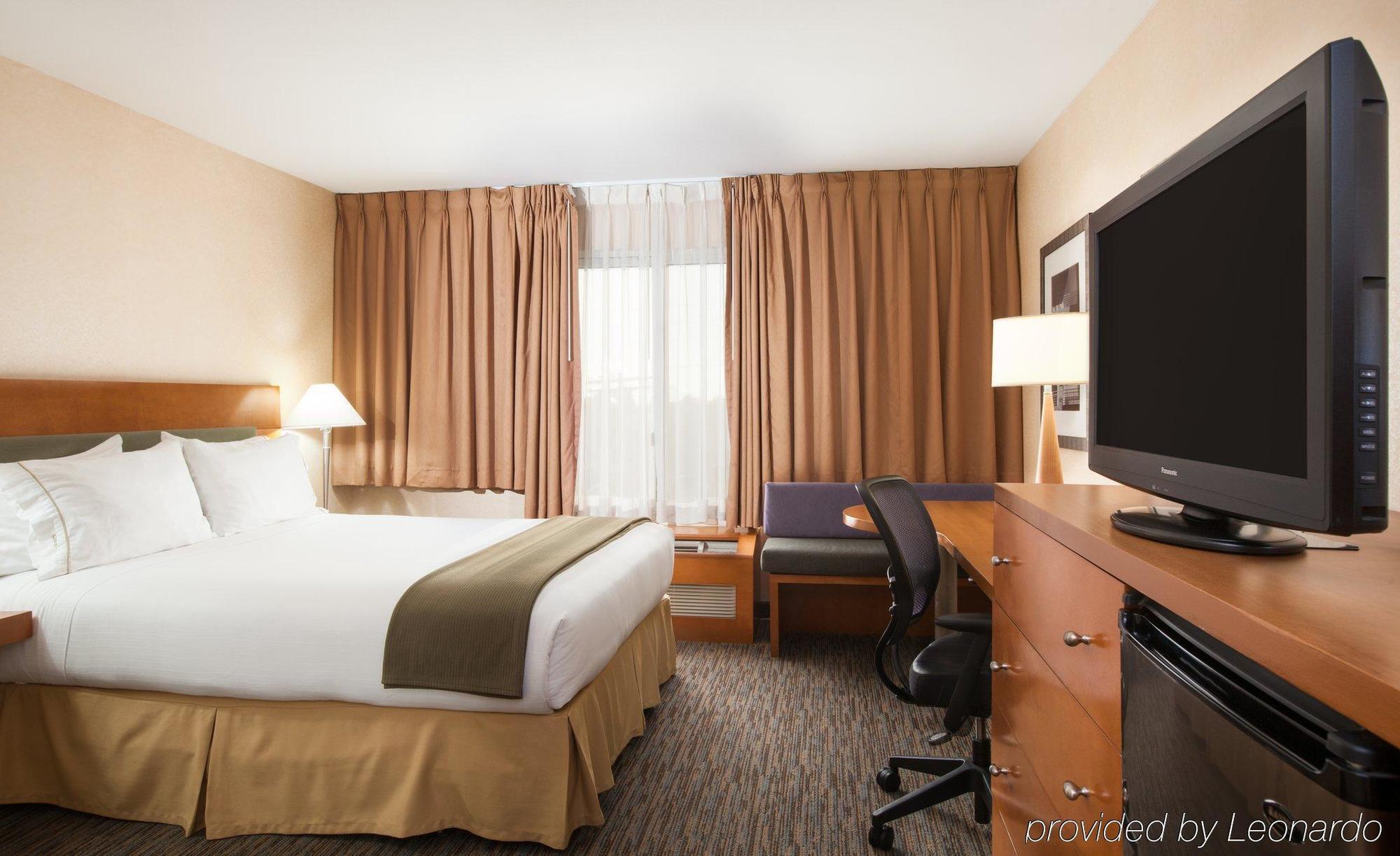 Holiday Inn Express West Los Angeles By Ihg Exterior photo
