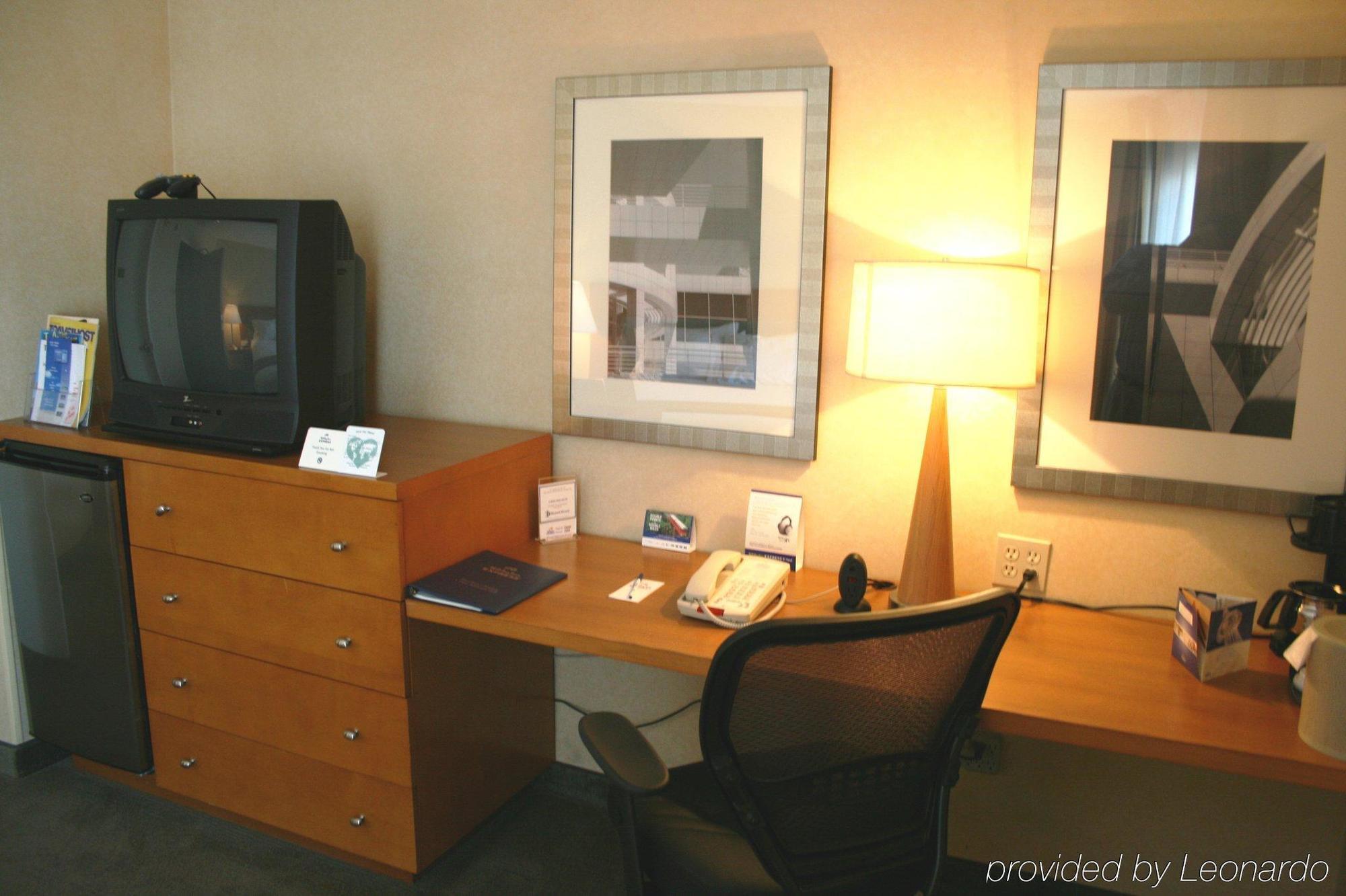 Holiday Inn Express West Los Angeles By Ihg Exterior photo