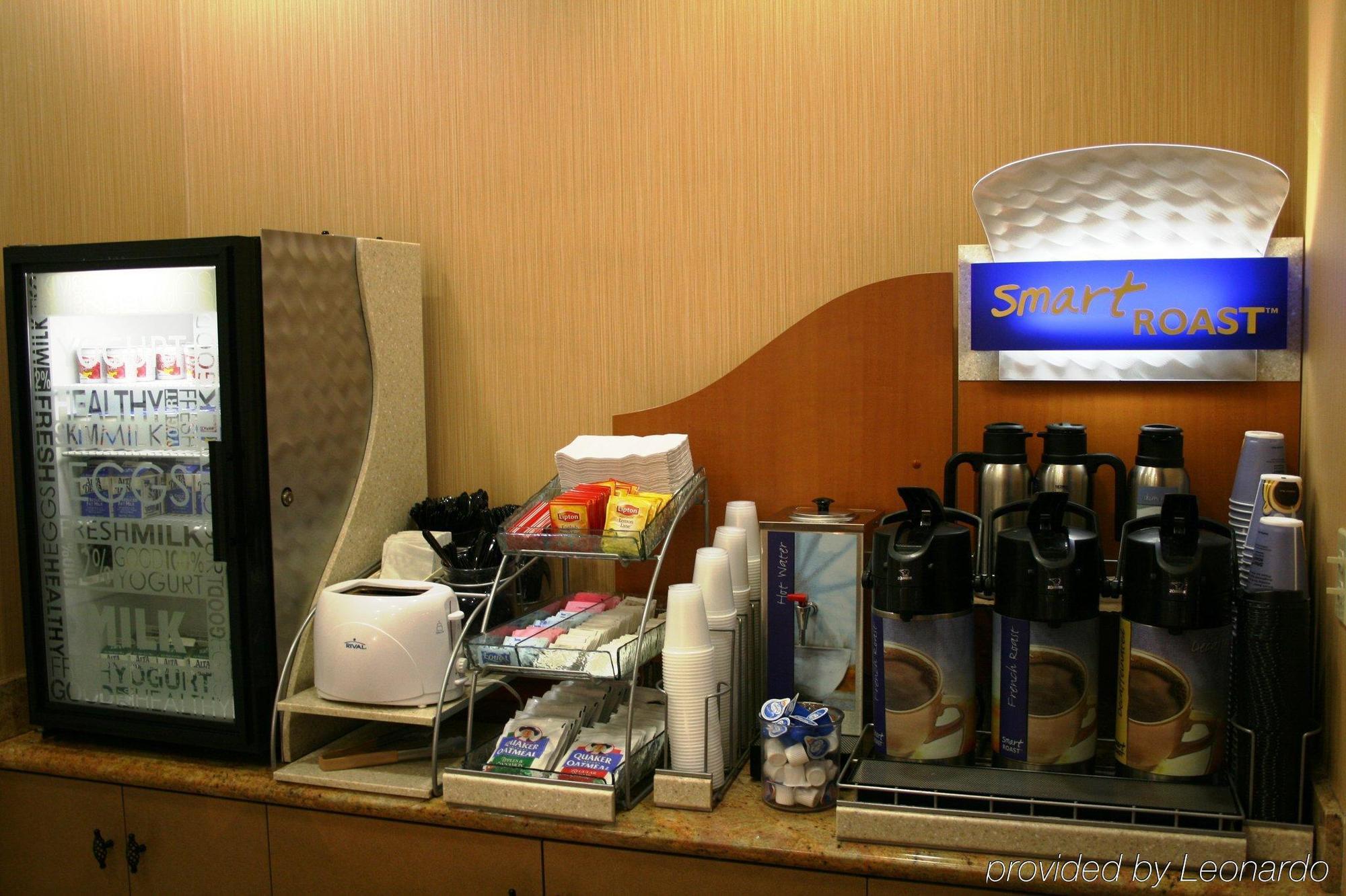 Holiday Inn Express West Los Angeles By Ihg Restaurant photo