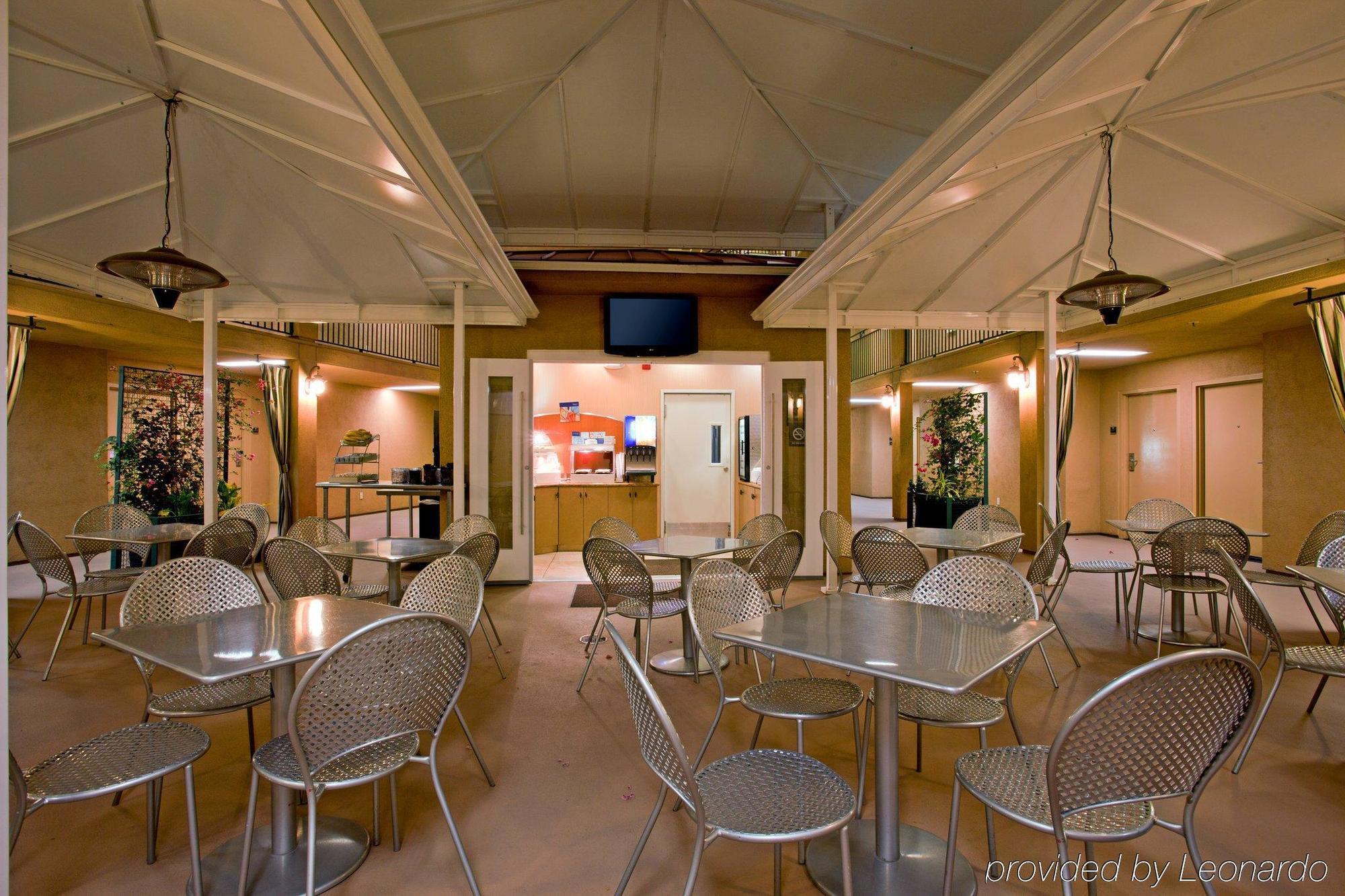 Holiday Inn Express West Los Angeles By Ihg Restaurant photo