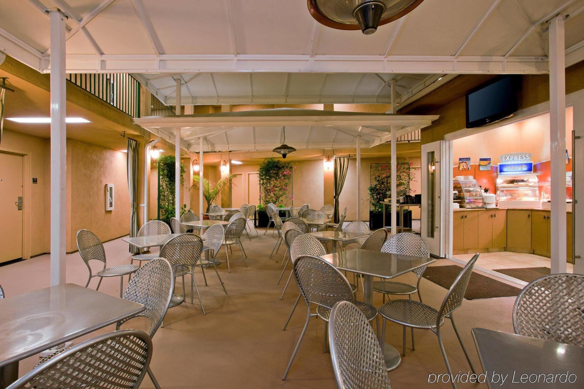 Holiday Inn Express West Los Angeles By Ihg Exterior photo