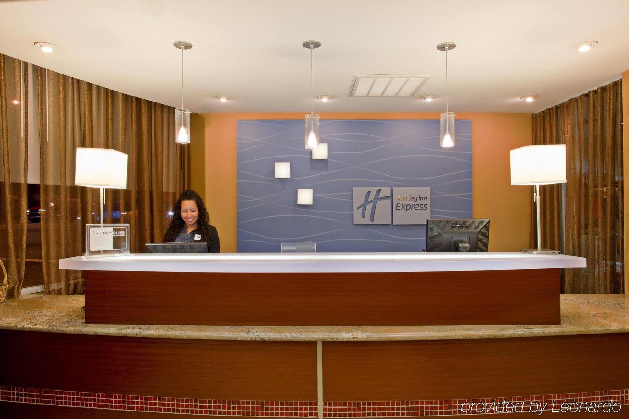 Holiday Inn Express West Los Angeles By Ihg Exterior photo