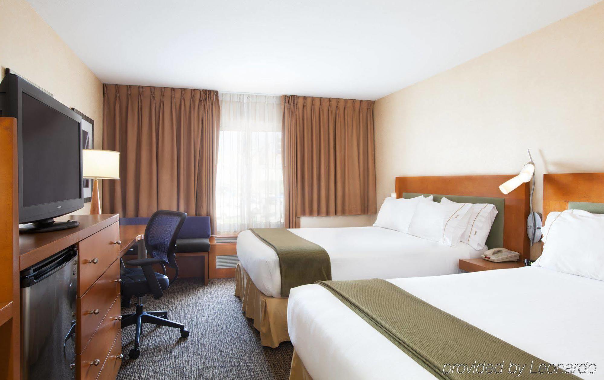 Holiday Inn Express West Los Angeles By Ihg Exterior photo