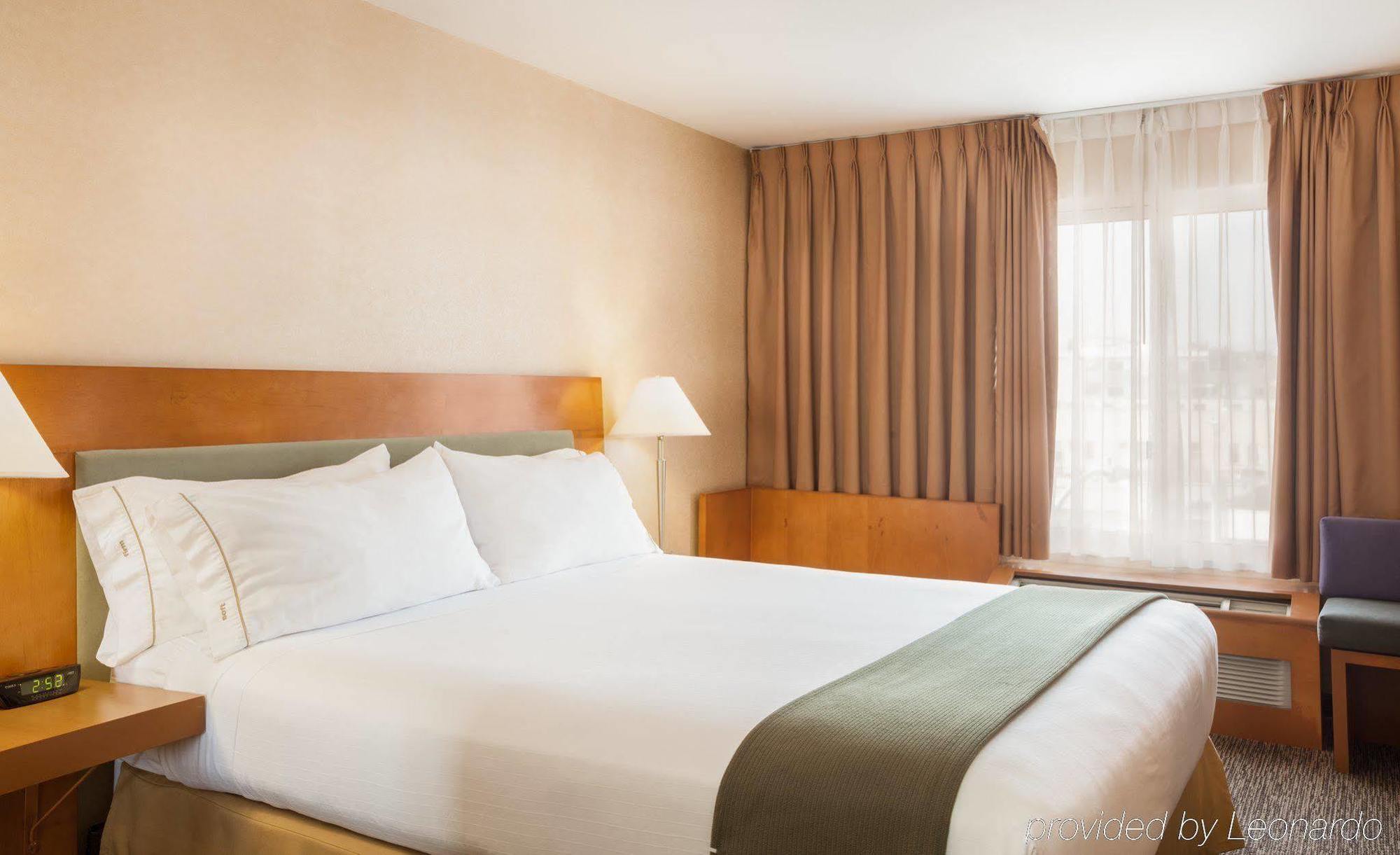 Holiday Inn Express West Los Angeles By Ihg Exterior photo
