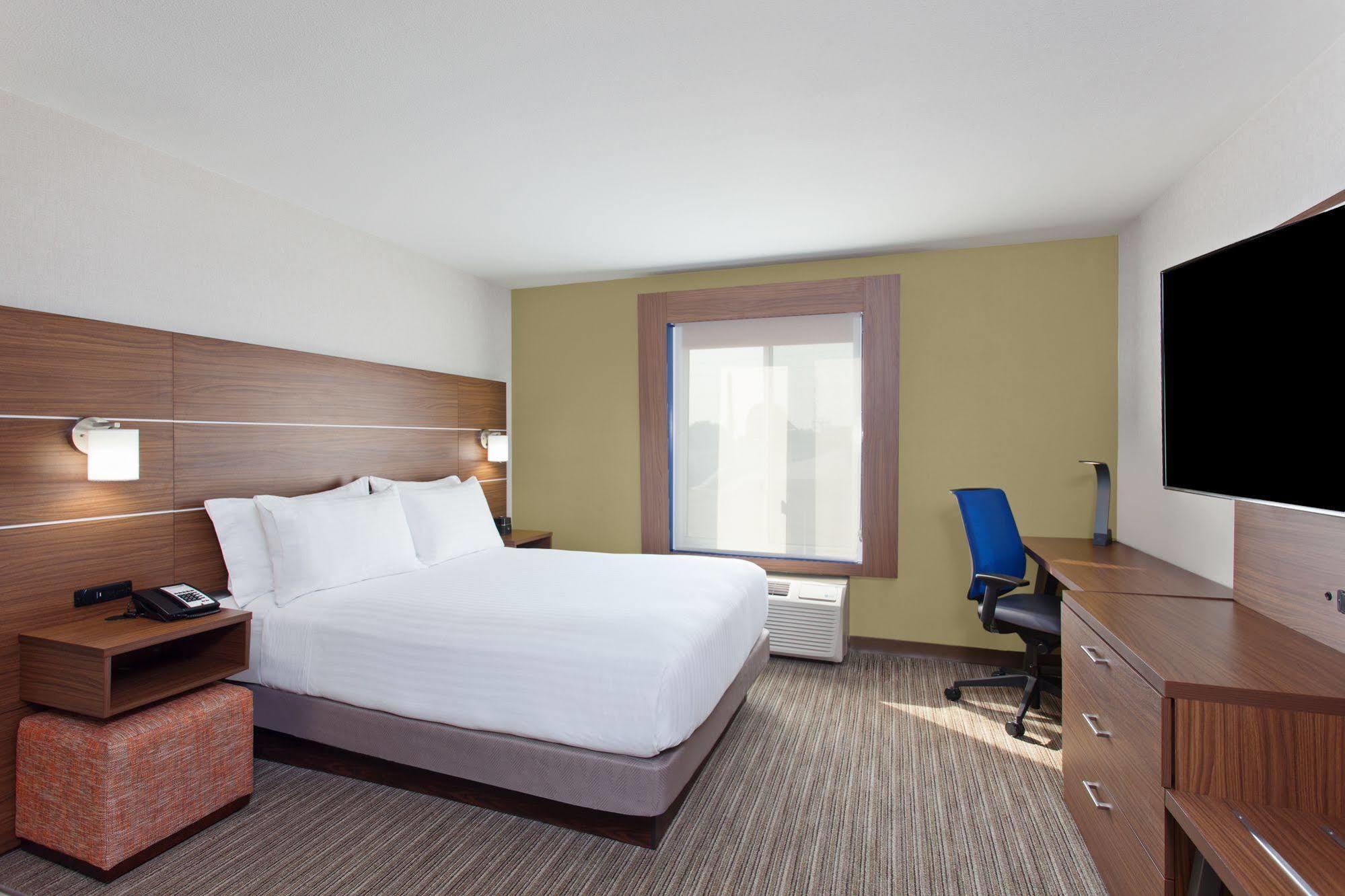 Holiday Inn Express West Los Angeles By Ihg Exterior photo