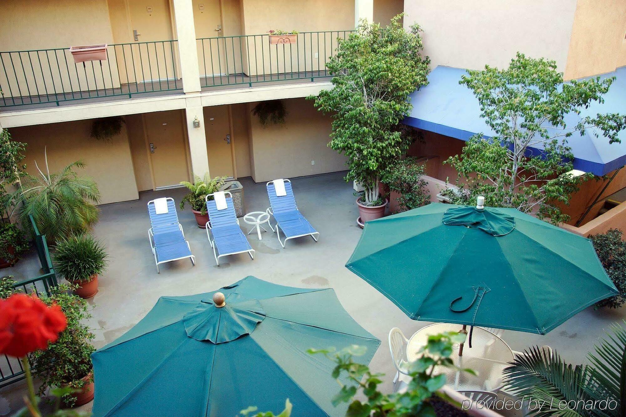 Holiday Inn Express West Los Angeles By Ihg Exterior photo