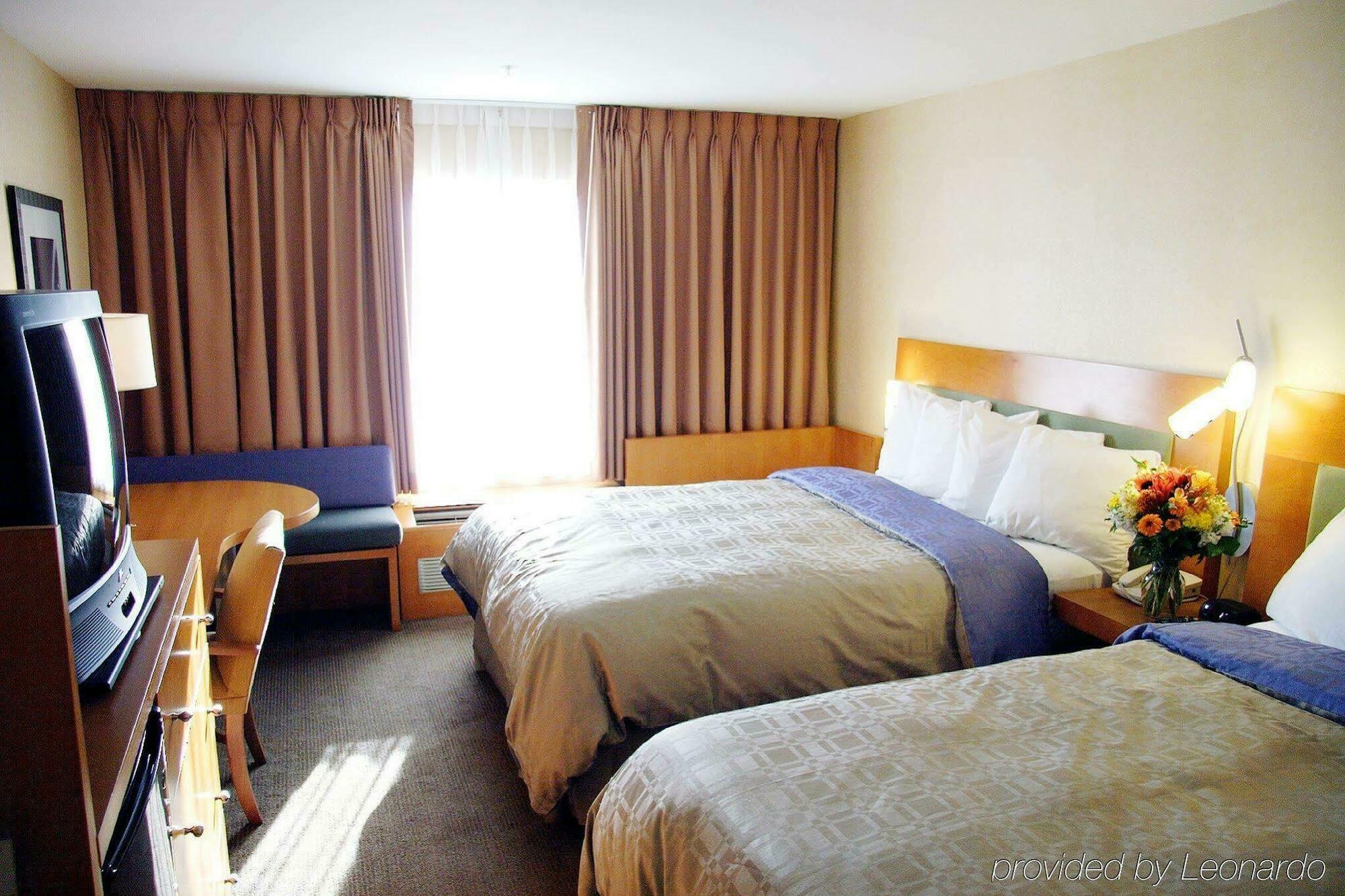 Holiday Inn Express West Los Angeles By Ihg Exterior photo
