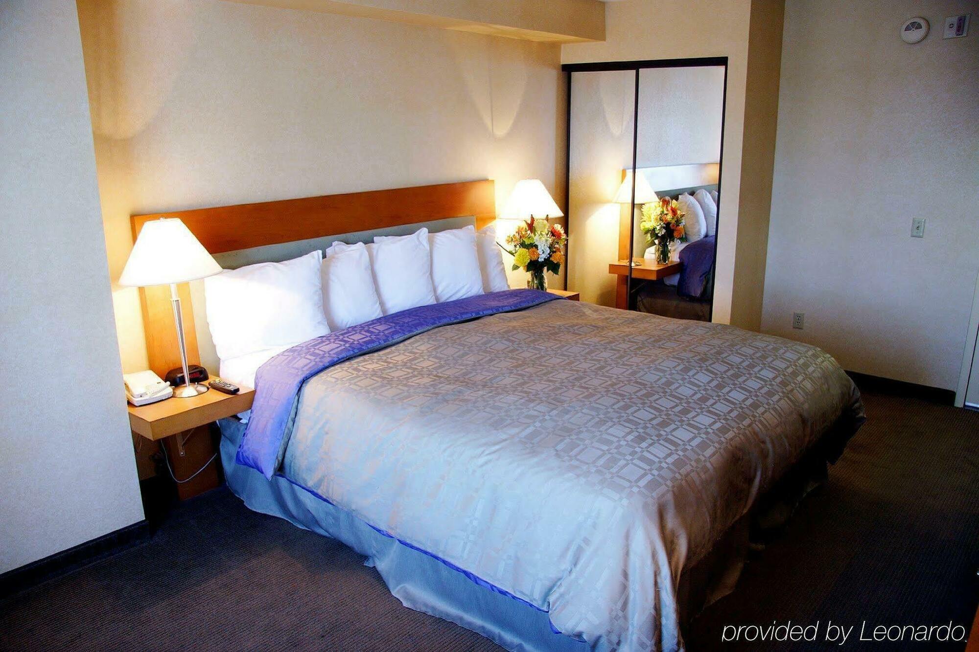 Holiday Inn Express West Los Angeles By Ihg Exterior photo