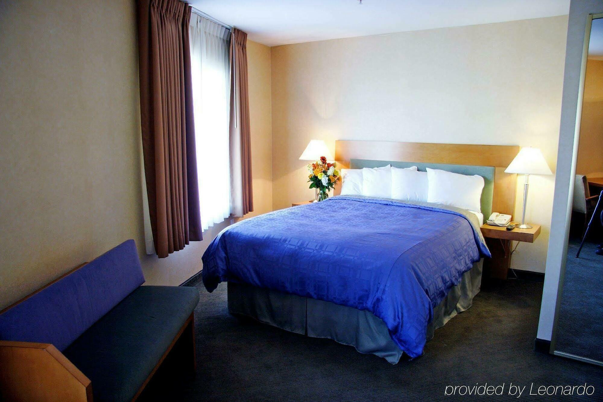 Holiday Inn Express West Los Angeles By Ihg Exterior photo