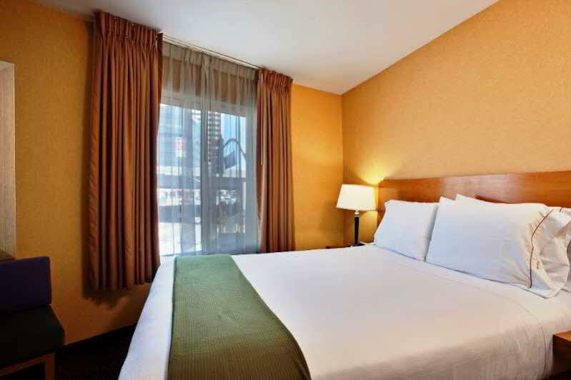 Holiday Inn Express West Los Angeles By Ihg Exterior photo