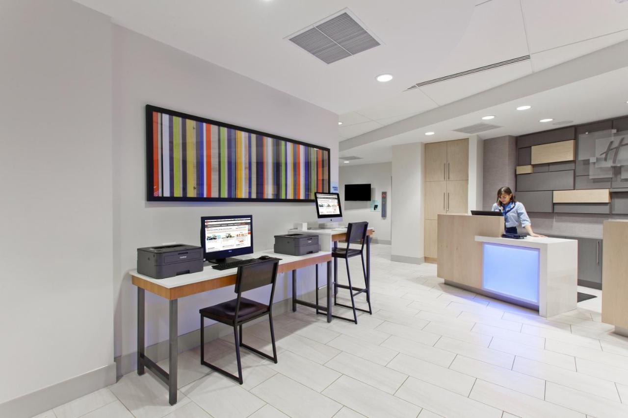 Holiday Inn Express West Los Angeles By Ihg Exterior photo