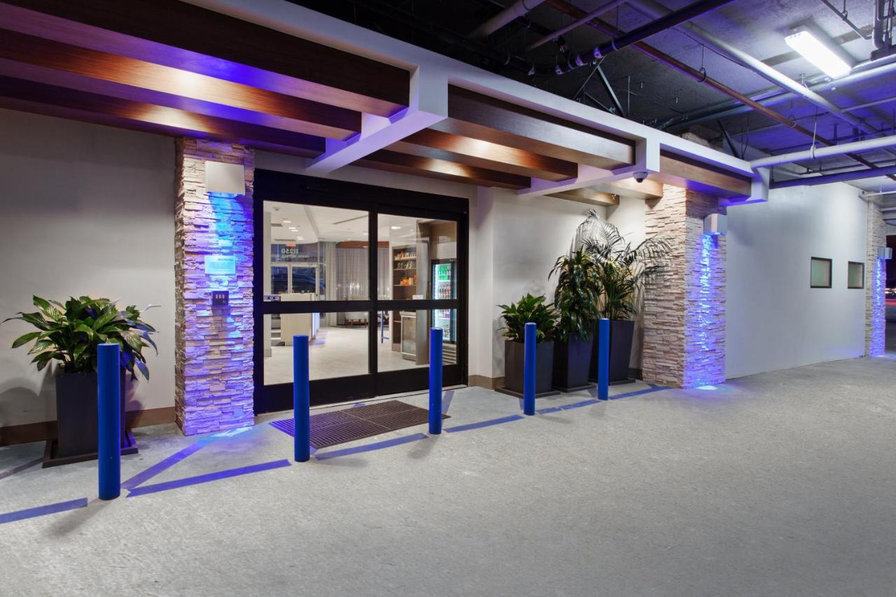 Holiday Inn Express West Los Angeles By Ihg Exterior photo