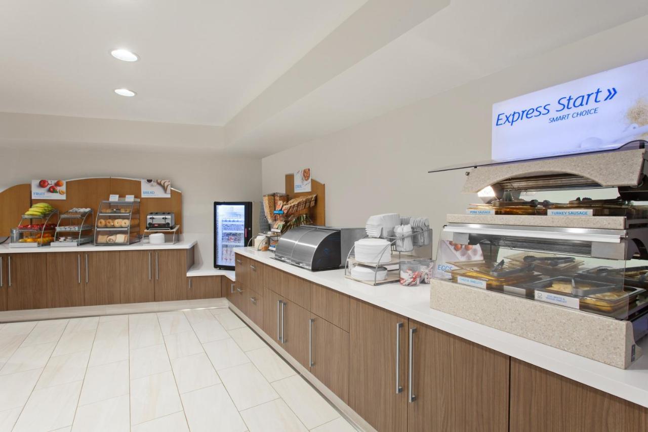 Holiday Inn Express West Los Angeles By Ihg Exterior photo